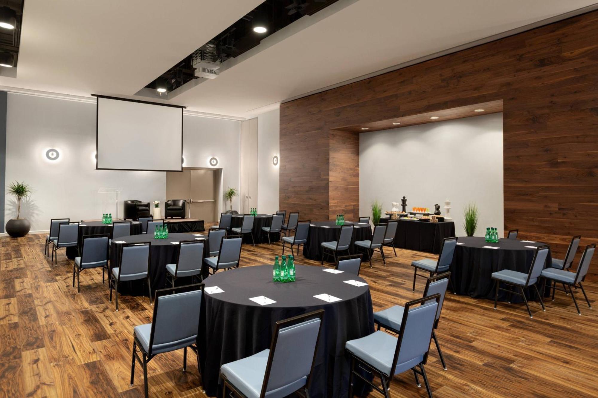 Hotel Twelve Midtown, Autograph Collection 4*