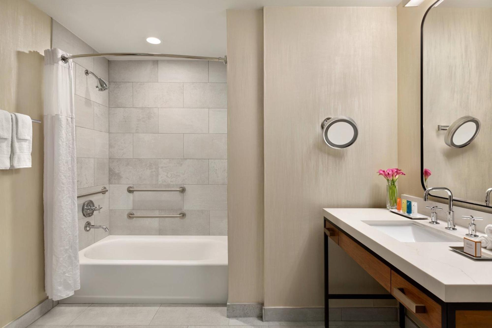 Twelve Midtown, Autograph Collection 4*