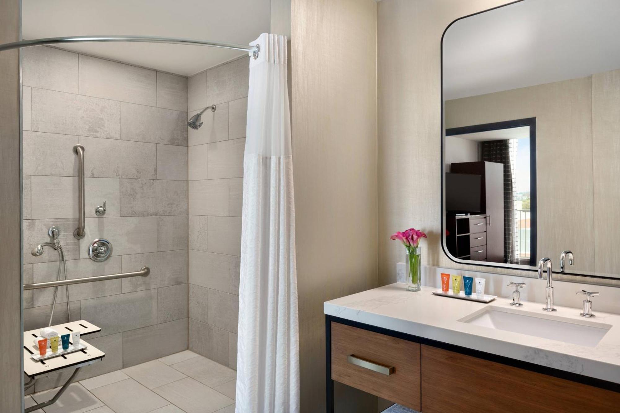 Twelve Midtown, Autograph Collection Hotel 4*