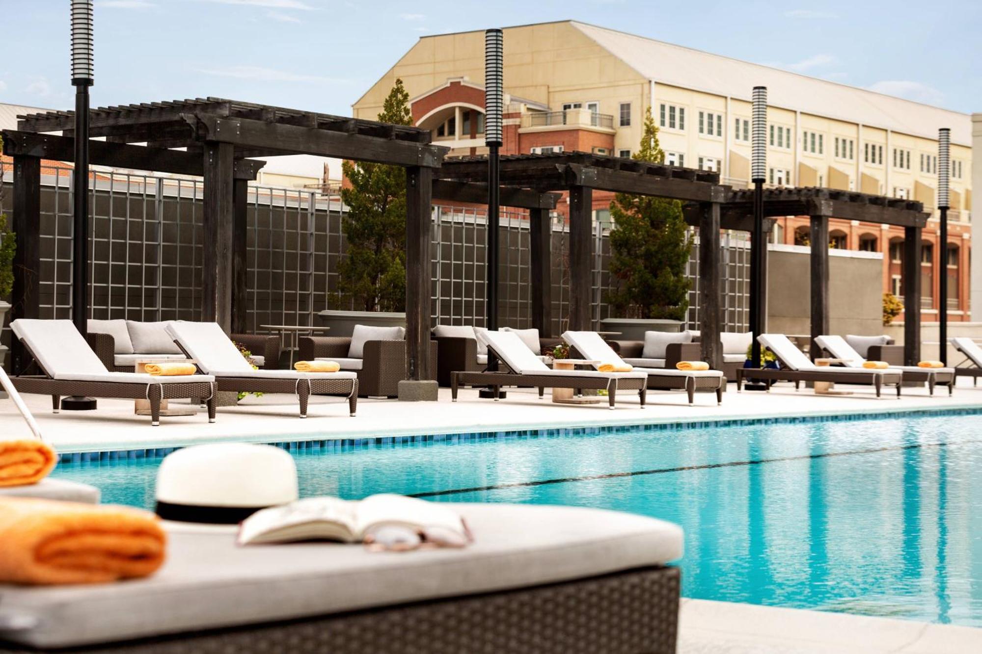Twelve Midtown, Autograph Collection Hotel 4*