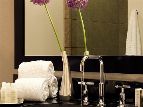 Twelve Midtown, Autograph Collection 4*